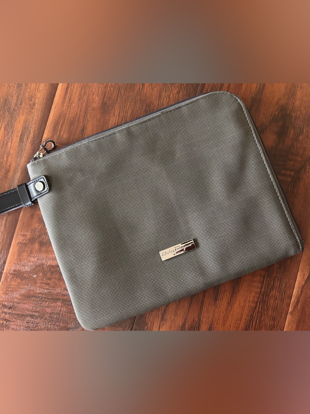 Salvatore Ferragamo Parfums IPAD Padded CASE NWOT - Picture 7 of 7